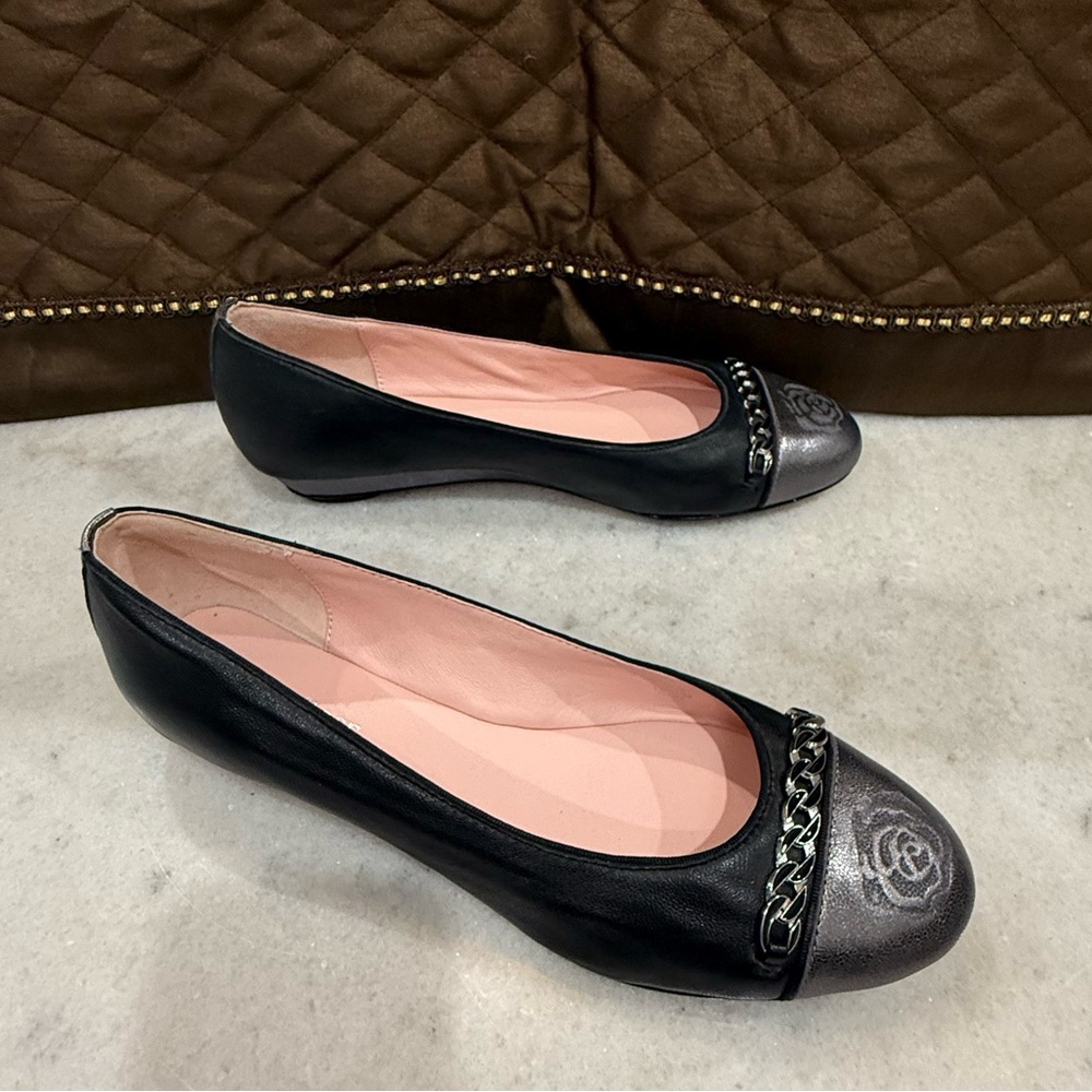 Taryn Rose Black and Metallic Women's Loafers Size 9 - Picture 3 of 5